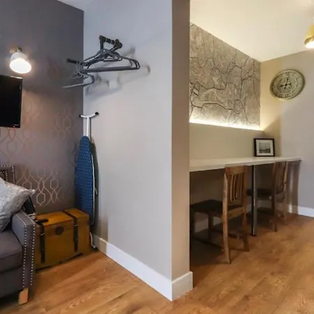 Old Market Apartment *